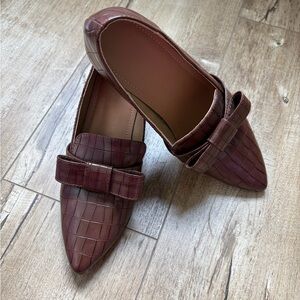 Pointed Toe Croc-Embossed Pumps